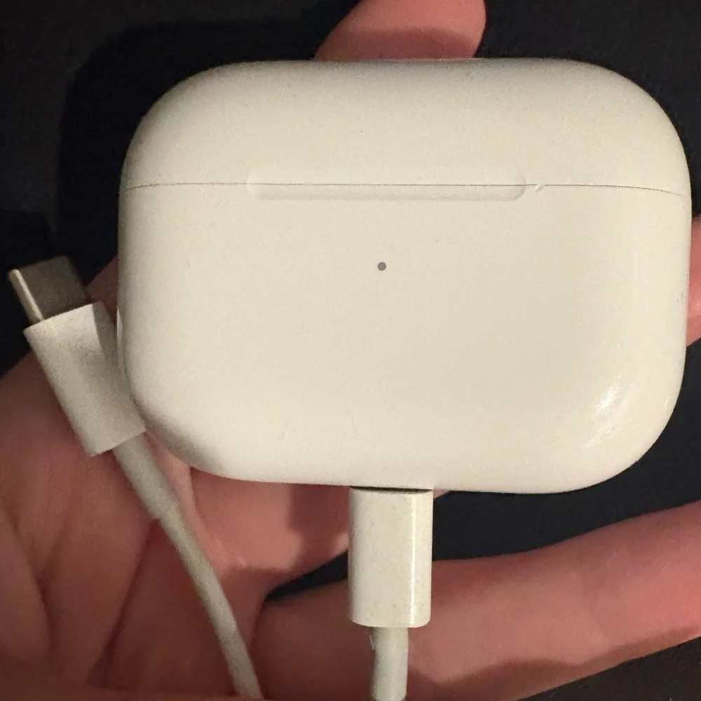 Apple White Wireless Earbuds with Charging Case